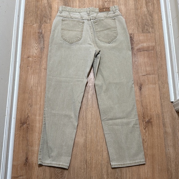 RIDERS | Vintage Beige Straight-Leg Jeans - Picture 2 of 5